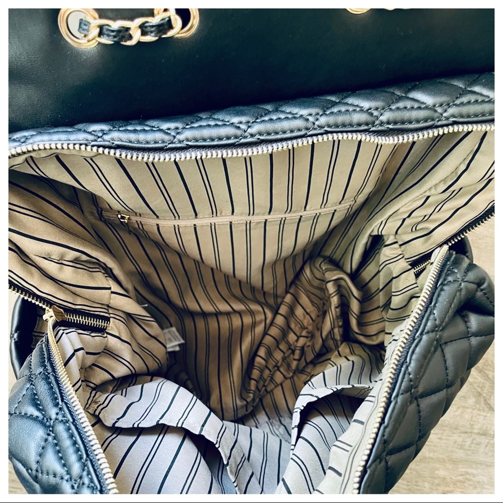 BACK IN STOCK✨✨✨Quilted Faux leather Fabulous Travel Rolling bag - Picture 11 of 12